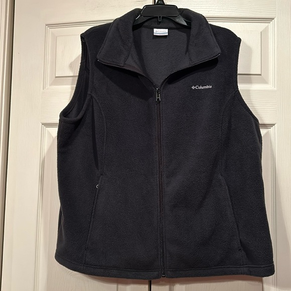 Columbia Jackets & Blazers - Columbia 2XL Black Front Zip Fleece Vest